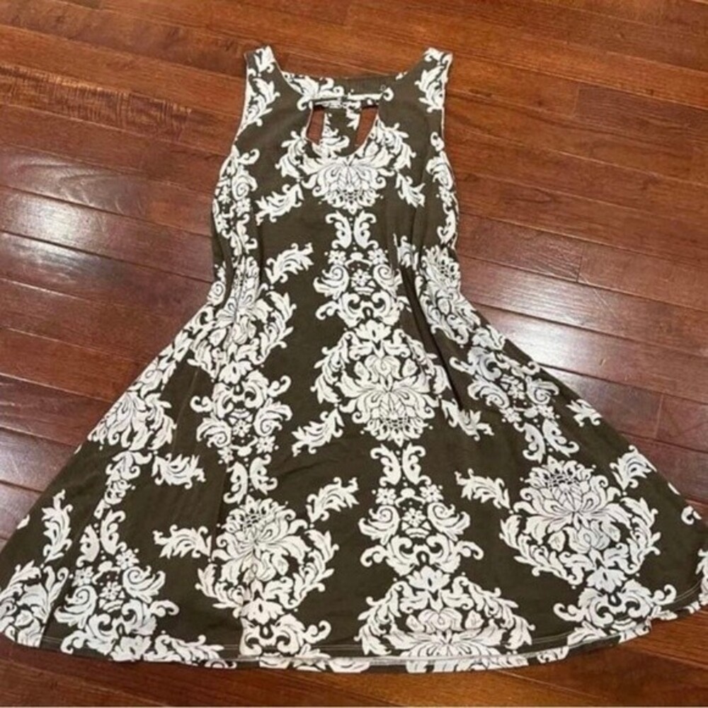 Francesca’s Alya brown and white tback shift dress size XS